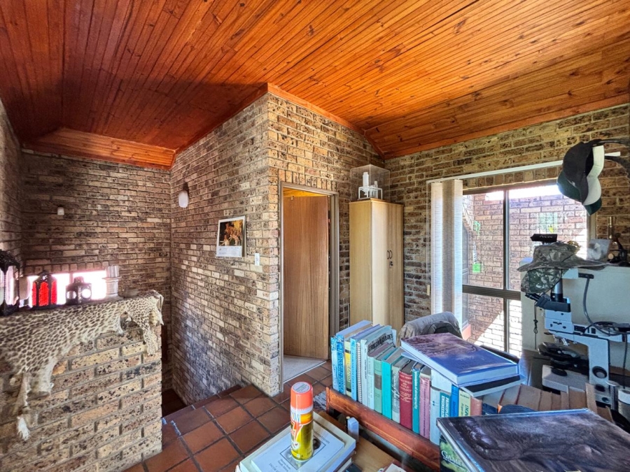 5 Bedroom Property for Sale in Heilige Akker North West